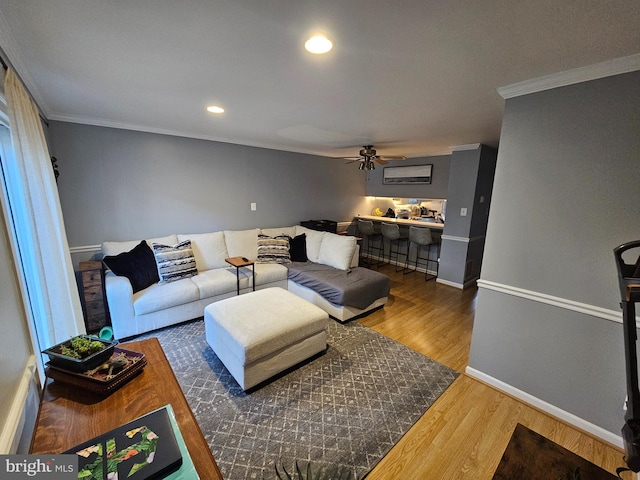 living room with dark wood-style floors, recessed lighting, ornamental molding, ceiling fan, and baseboards