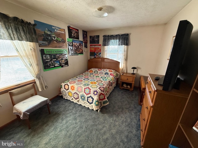 bedroom featuring carpet floors and a textured ceiling