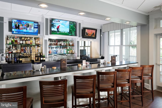 bar featuring a dry bar, dark wood finished floors, and recessed lighting