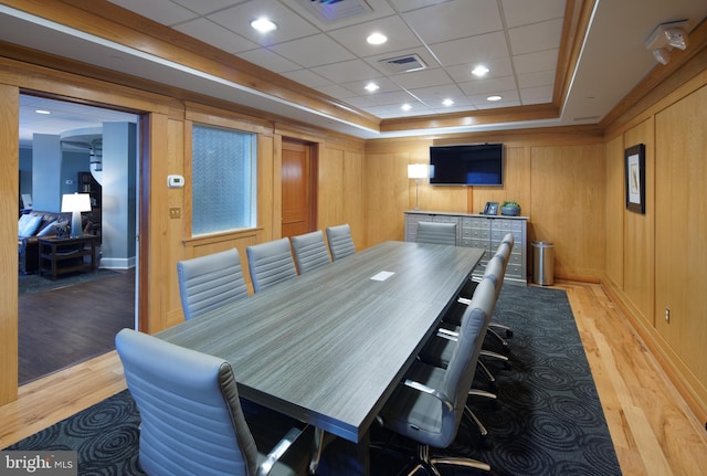 dining space with visible vents, light wood-style flooring, and recessed lighting