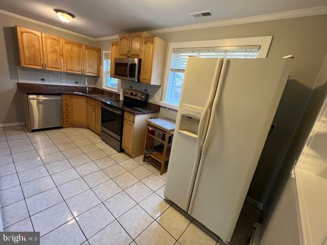 508 Garden Way, Mount Laurel, NJ 08054 - kitchen featuring a sink, dark countertops, visible vents, appliances with stainless steel finishes, and light tile patterned floors