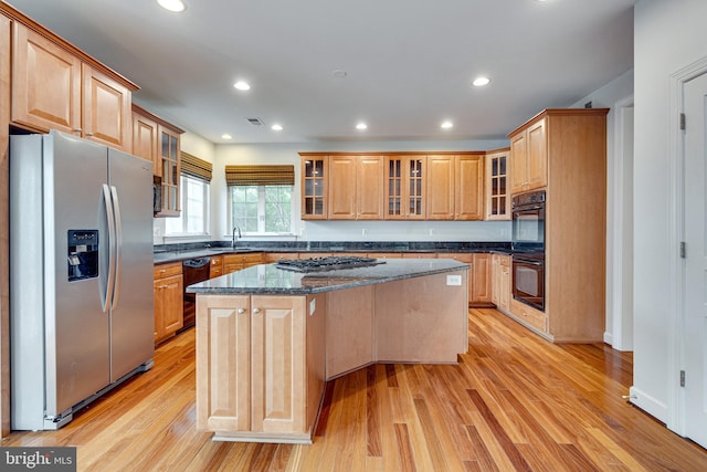 16309 Sandy Ridge Ct, Woodbridge, VA 22191 - kitchen featuring black appliances, a sink, a center island, light wood-type flooring, and recessed lighting