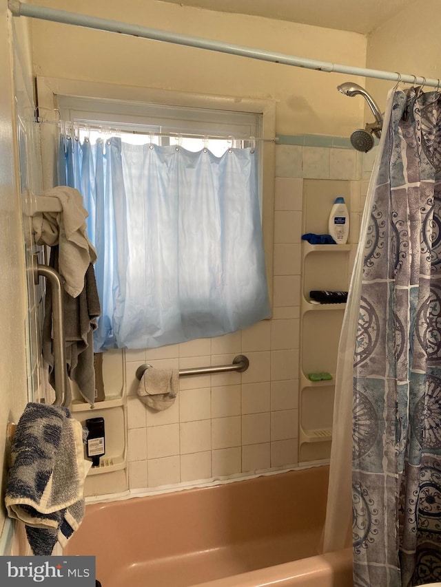 bathroom featuring shower / bathtub combination with curtain