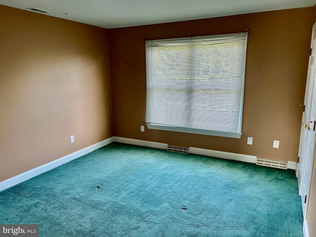 empty room with carpet flooring and visible vents