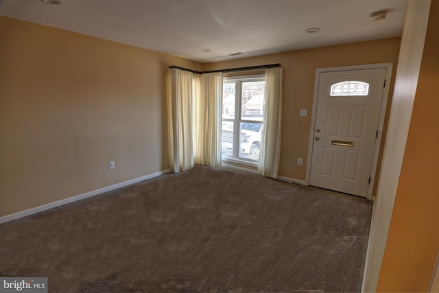 foyer featuring carpet floors and baseboards