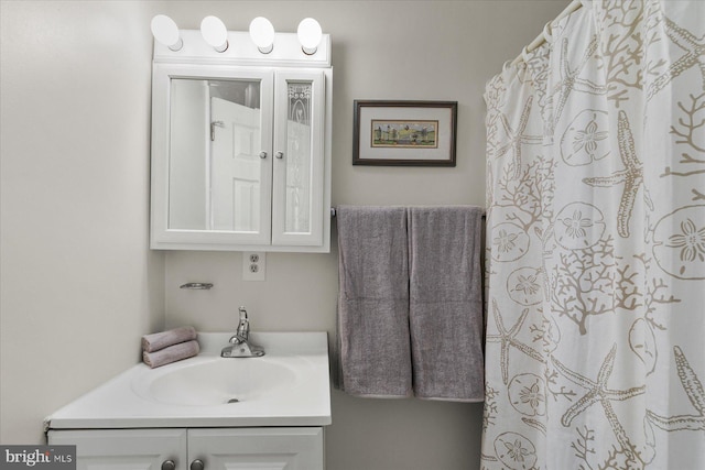 full bathroom featuring vanity and a shower with shower curtain