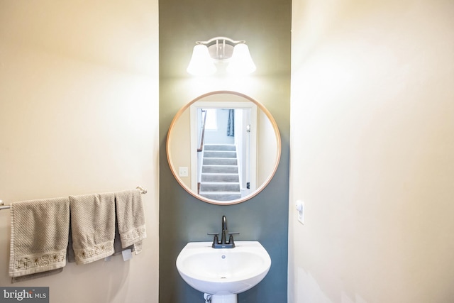bathroom featuring a sink