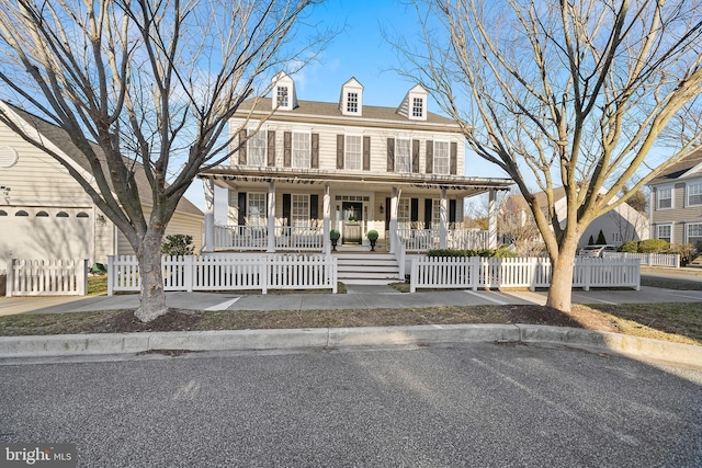 view of front facade with a fenced front yard and a porch