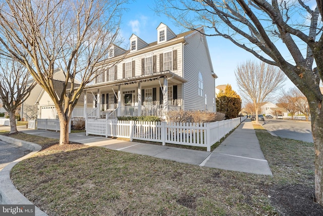 view of front facade with covered porch and a fenced front yard