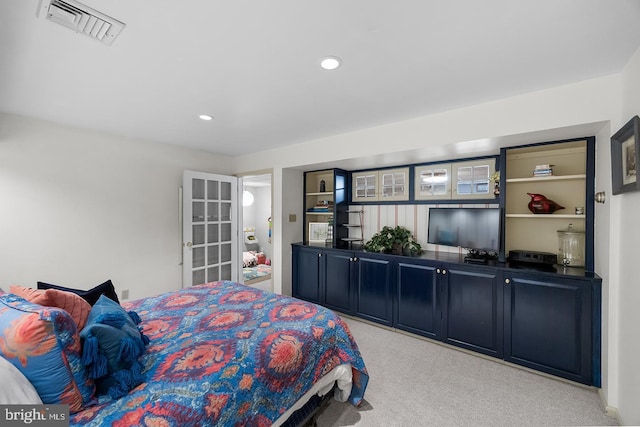 bedroom with light carpet, visible vents, and recessed lighting