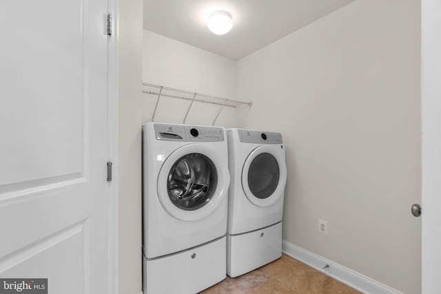 washroom featuring laundry area, independent washer and dryer, and baseboards