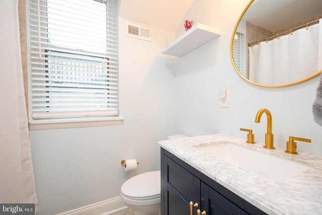 full bathroom featuring toilet, vanity, visible vents, and baseboards