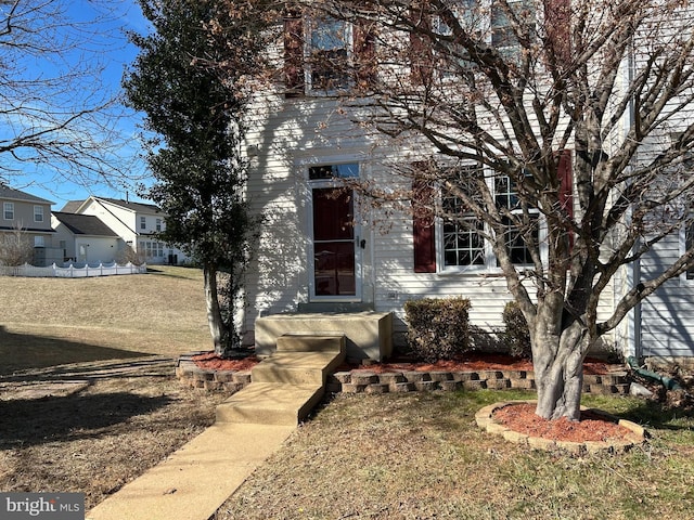 view of front of house with a front lawn