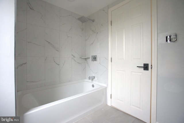 bathroom featuring shower / washtub combination