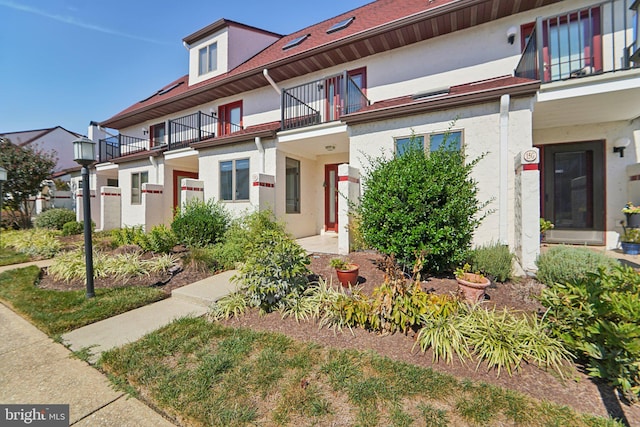 multi unit property featuring stucco siding