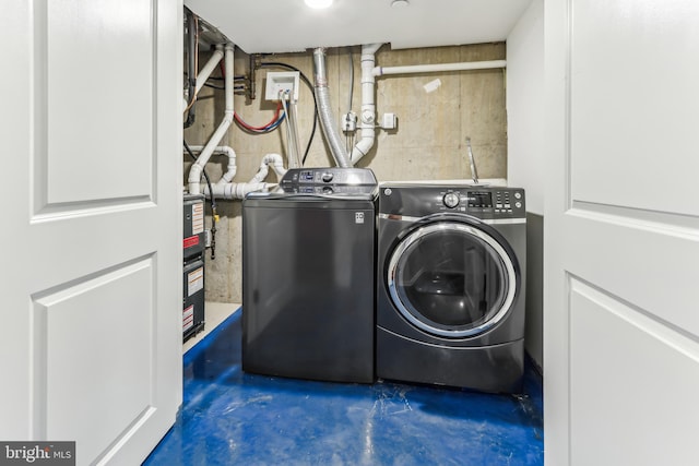 clothes washing area featuring laundry area and independent washer and dryer