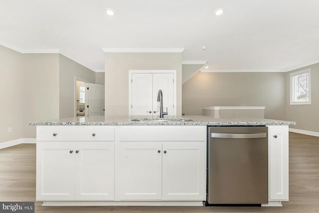 kitchen featuring a center island with sink, white cabinets, a sink, and stainless steel dishwasher