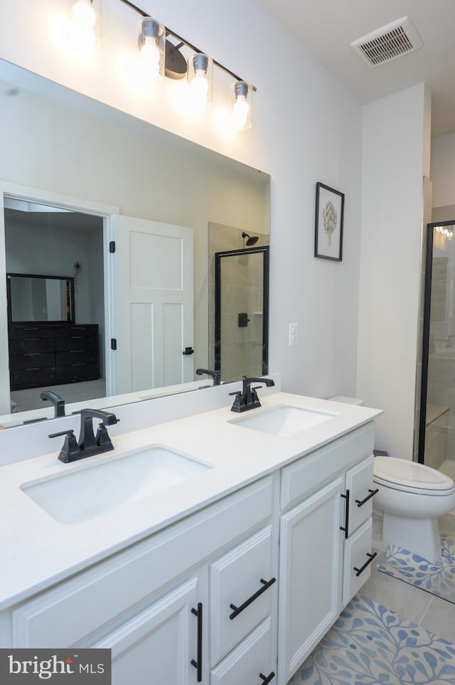 full bathroom featuring visible vents, a sink, and a shower stall