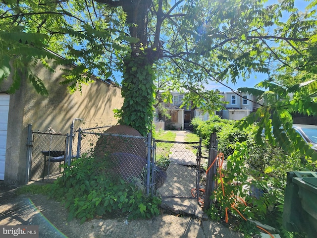 2030 N Washington St, Baltimore, MD 21213 - view of yard with a gate and fence