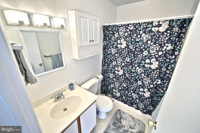 full bath featuring toilet, a shower with shower curtain, and vanity