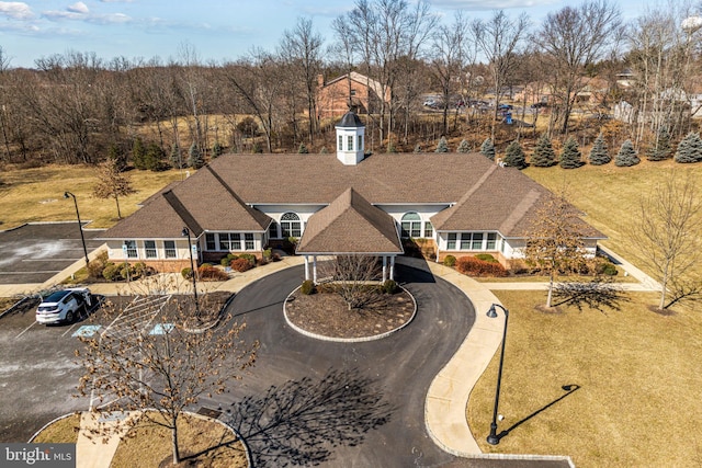 view of front of home with driveway and a front lawn