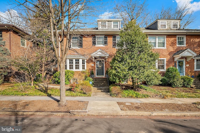 view of front facade with brick siding