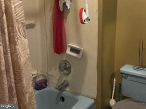 full bathroom featuring shower / bath combo