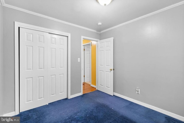 unfurnished bedroom featuring carpet floors, ornamental molding, and baseboards