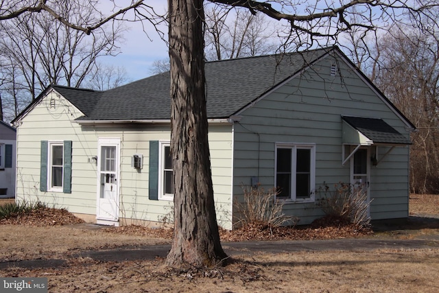 view of front of property with a shingled roof