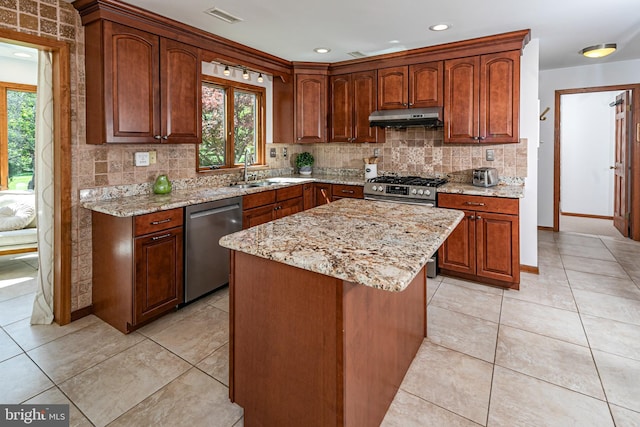 kitchen featuring appliances with stainless steel finishes, a sink, under cabinet range hood, healthy amount of natural light, and recessed lighting