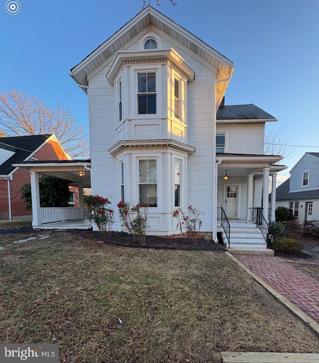 view of front facade with a porch