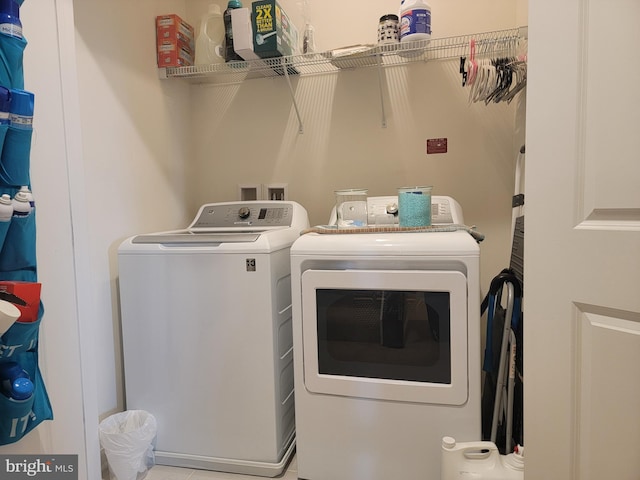 laundry room with laundry area and washing machine and dryer