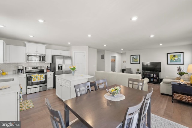 dining area featuring visible vents, dark wood-type flooring, and recessed lighting