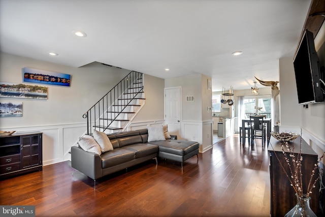 living area with dark wood-type flooring, wainscoting, visible vents, and recessed lighting