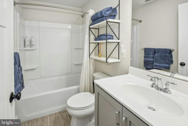 bathroom featuring wood finished floors, shower / tub combo, vanity, and toilet