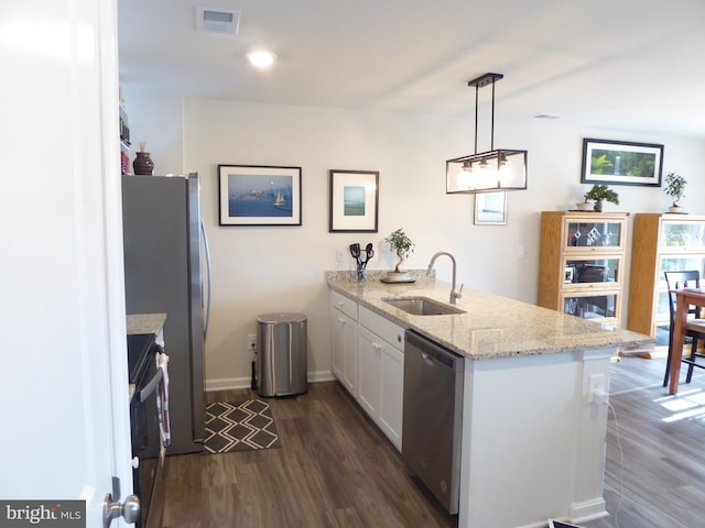 kitchen with visible vents, white cabinets, appliances with stainless steel finishes, hanging light fixtures, and a sink