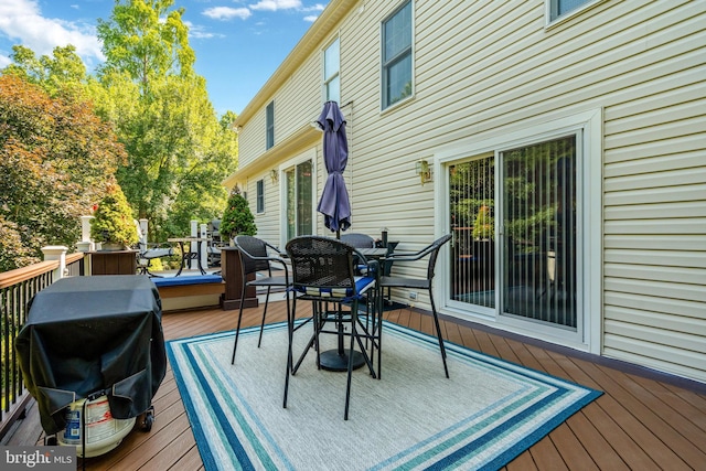 deck featuring outdoor dining area