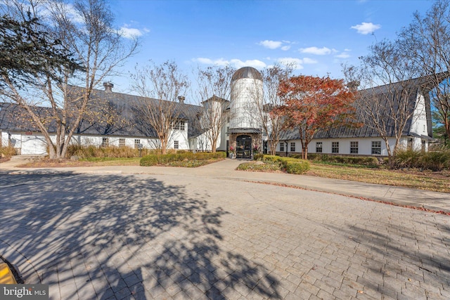 view of front of property featuring stucco siding