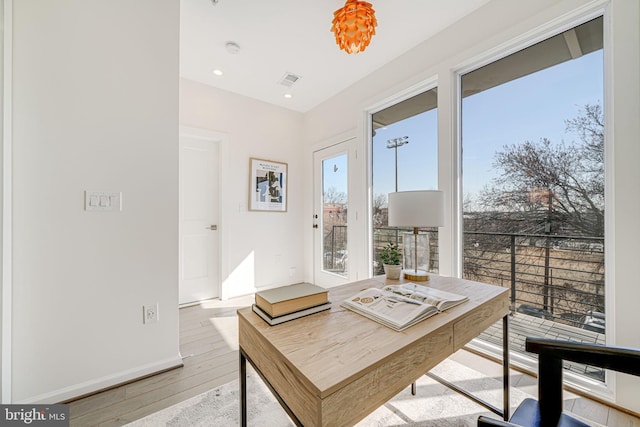 dining space featuring recessed lighting, wood-type flooring, visible vents, and baseboards