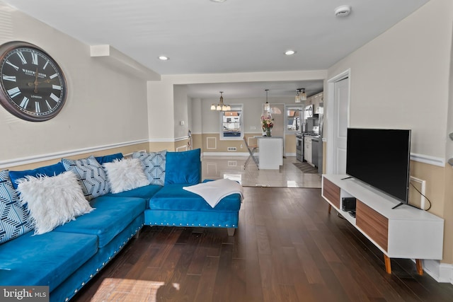 living area featuring a chandelier, recessed lighting, and wood finished floors