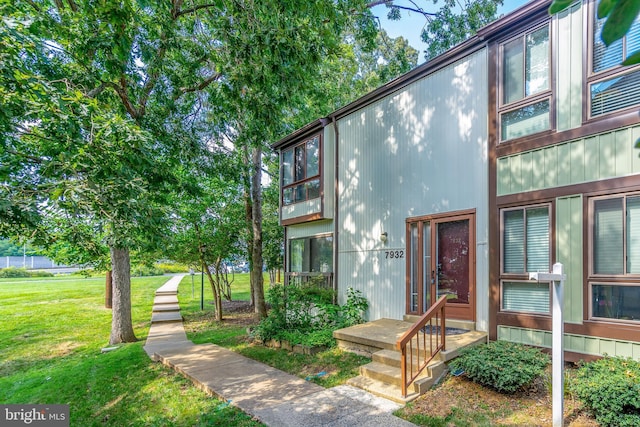 view of front of property with a yard