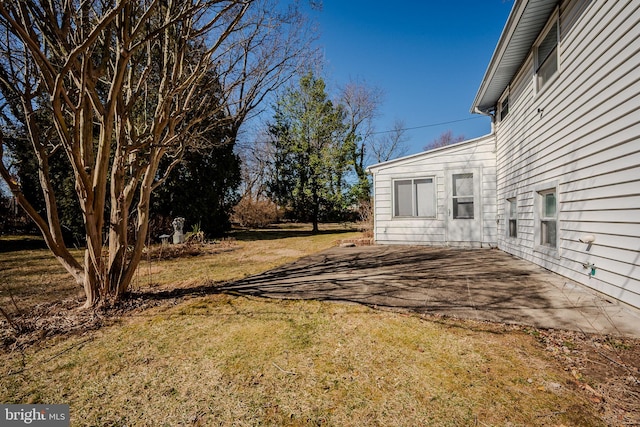 view of yard with a patio area