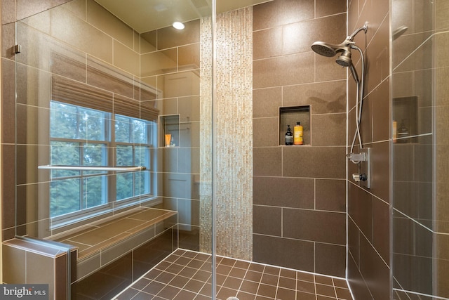 full bathroom featuring tiled shower