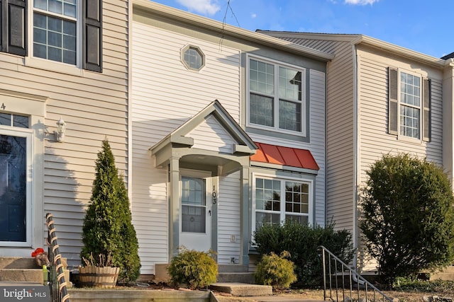 townhome / multi-family property featuring a standing seam roof and metal roof