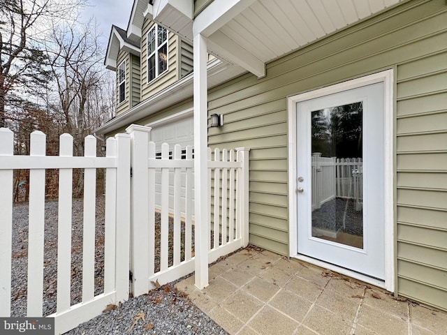 entrance to property with fence