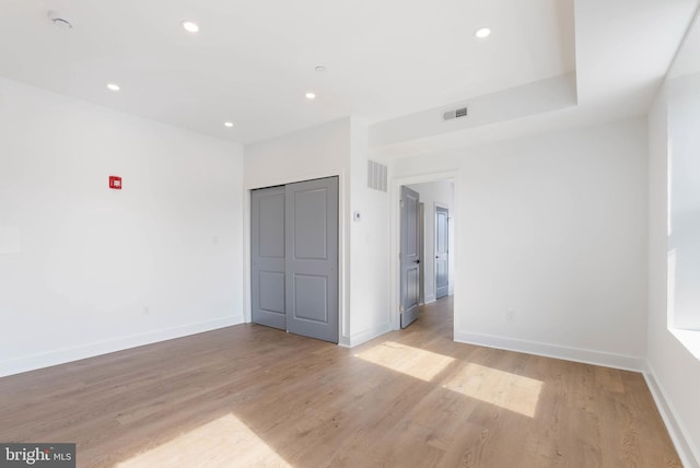 unfurnished bedroom featuring baseboards, light wood-style flooring, visible vents, and recessed lighting