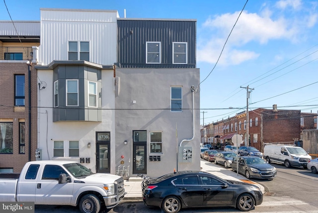 view of front facade featuring stucco siding