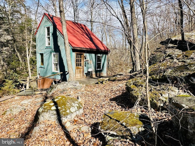 exterior space with an outbuilding