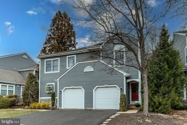 view of front facade featuring driveway