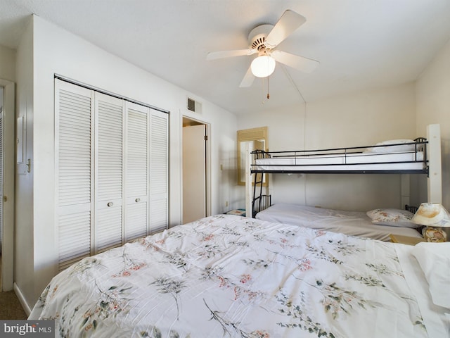 bedroom featuring ceiling fan, visible vents, and a closet